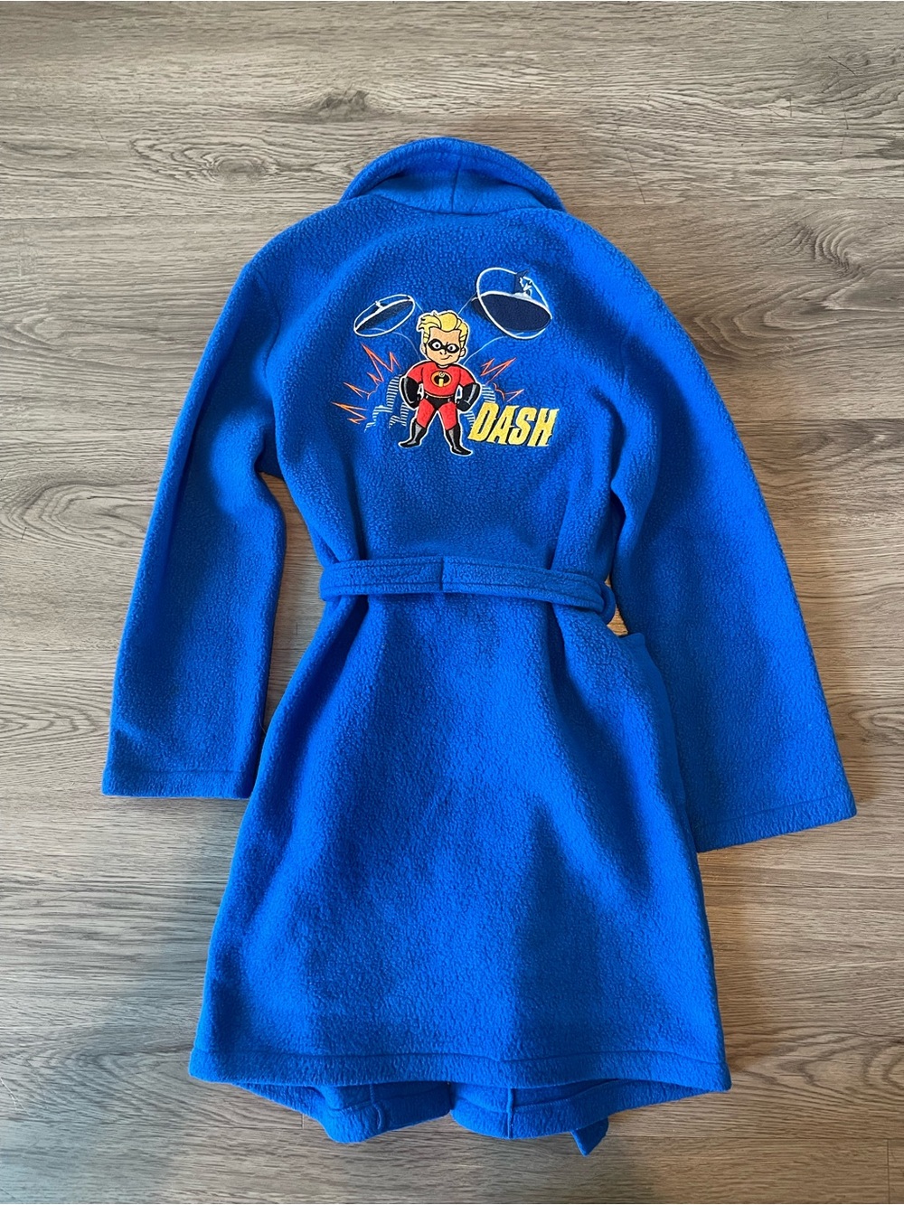 Vintage The Disney store Dash the incredibles robe
Size kids small